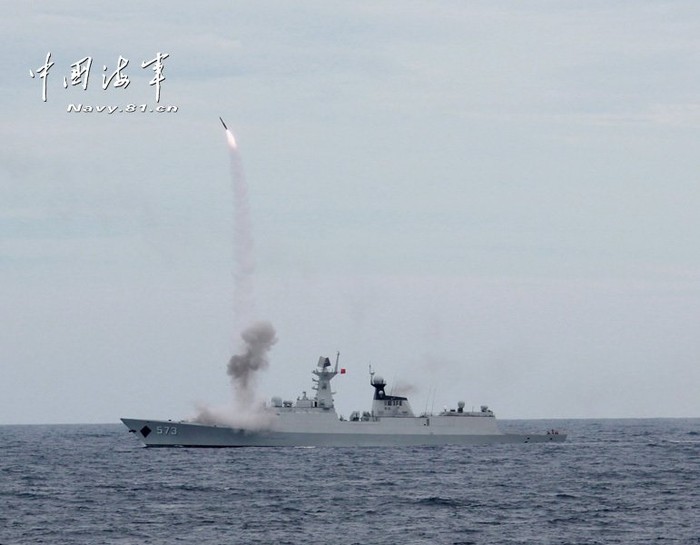 Ngày 26 tháng 7 năm 2013, Hạm đội Nam Hải tập trận bắn đạn thật trên Biển Đông.